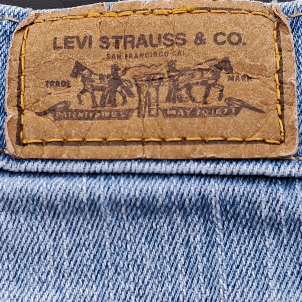 Levis 515 Womens Light Wash Denim Bermuda Shorts Cuffed Size 12 Stretch Blue